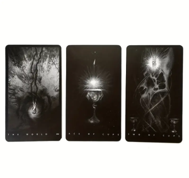 The Black Tarot by Victoria Iva – Mystisches Tarot-Deck in Schwarz-Weiß